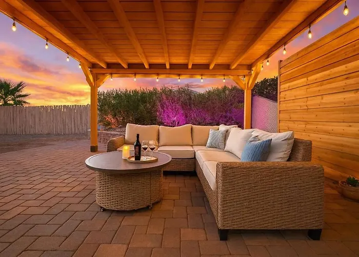 Romantic Retreat - Cozy - Private Hot Tub Villa