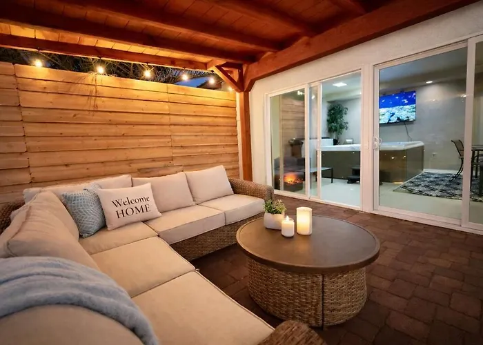 Villa Romantic Retreat - Cozy - Private Hot Tub Lake Havasu City
