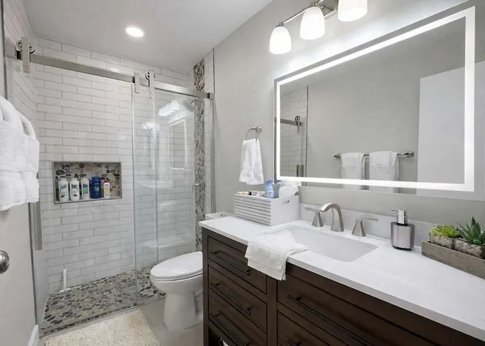 Villa Romantic Retreat - Cozy - Private Hot Tub Lake Havasu City
