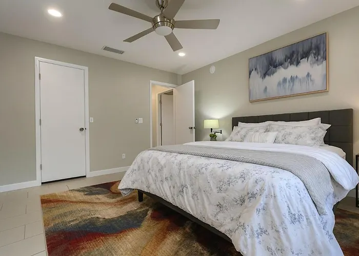 Romantic Retreat - Cozy - Private Hot Tub * Lake Havasu City