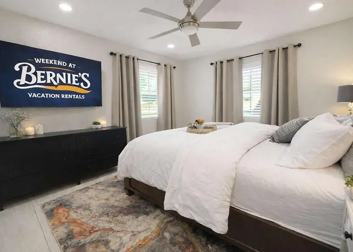 Villa Romantic Retreat - Cozy - Private Hot Tub *