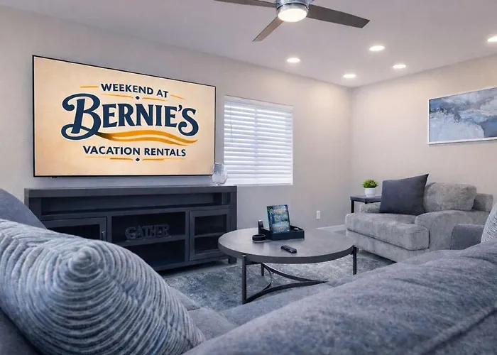 Villa Romantic Retreat - Cozy - Private Hot Tub Lake Havasu City